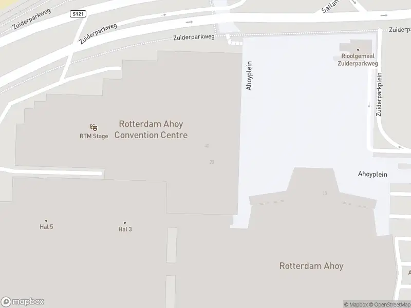 Brandweer met gepaste spoed naar de Ahoyweg in Rotterdam vanwege een buitenbrand