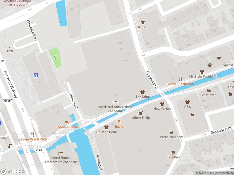 Ambulance met gepaste spoed naar de Ankersmidplein in Zaandam