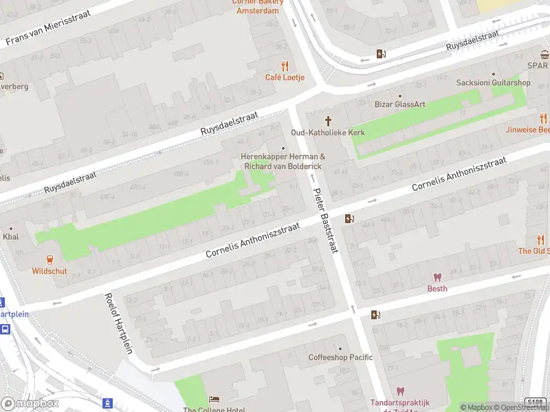 Ambulance met gepaste spoed naar de Cornelis Anthoniszstraat in Amsterdam