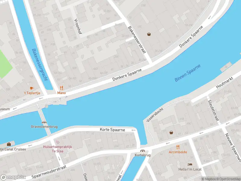 Ambulance met gepaste spoed naar de Burgwal in Haarlem