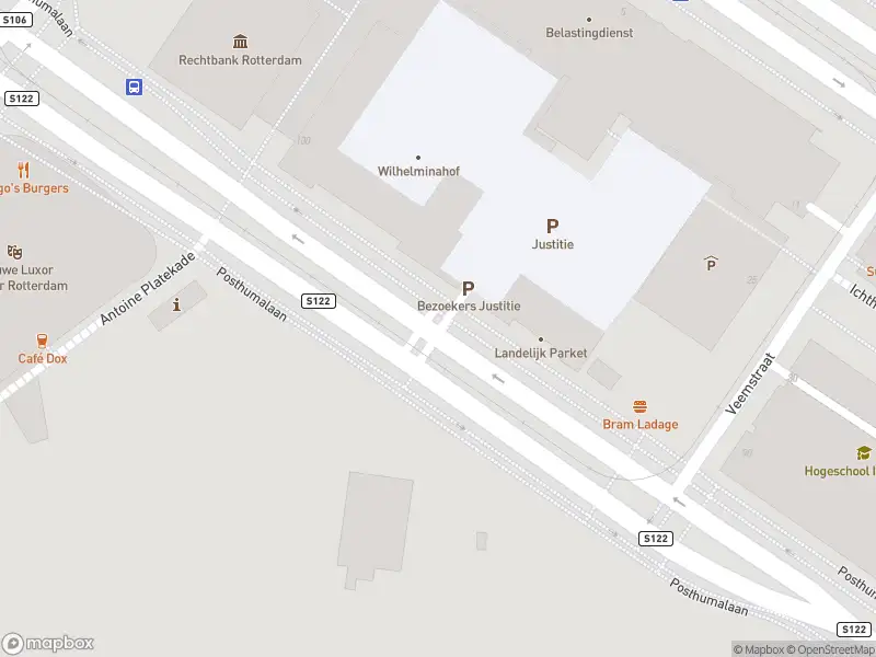 Ambulance met gepaste spoed naar de Posthumalaan in Rotterdam