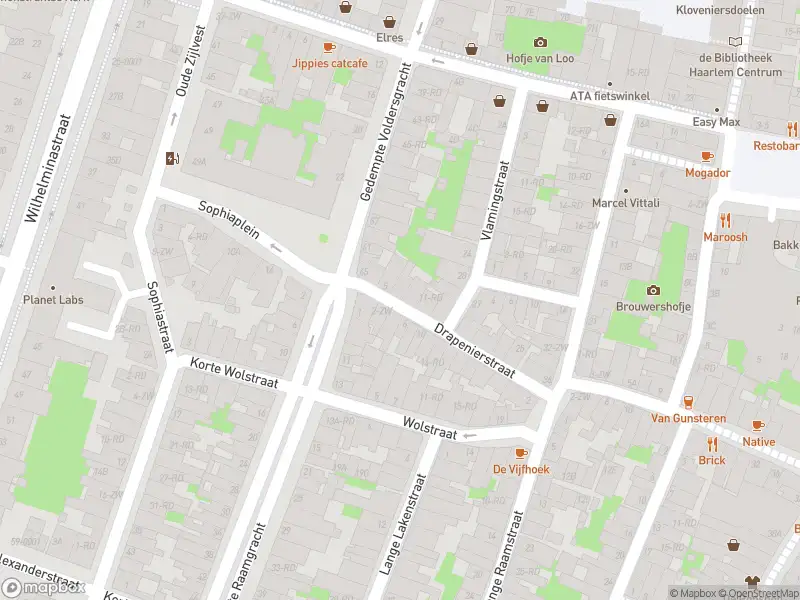 Ambulance met grote spoed naar de Gedempte Voldersgracht in Haarlem