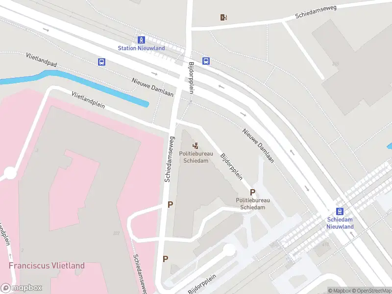 Ambulance met grote spoed naar de Bijdorpplein in Schiedam