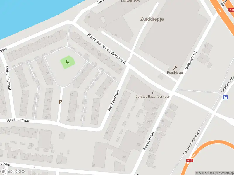 Ambulance met grote spoed naar de Merbaustraat in Rotterdam