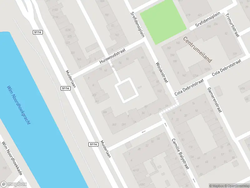 Brandweer met gepaste spoed naar de Muiderlaan in Amsterdam vanwege voertuigbrand