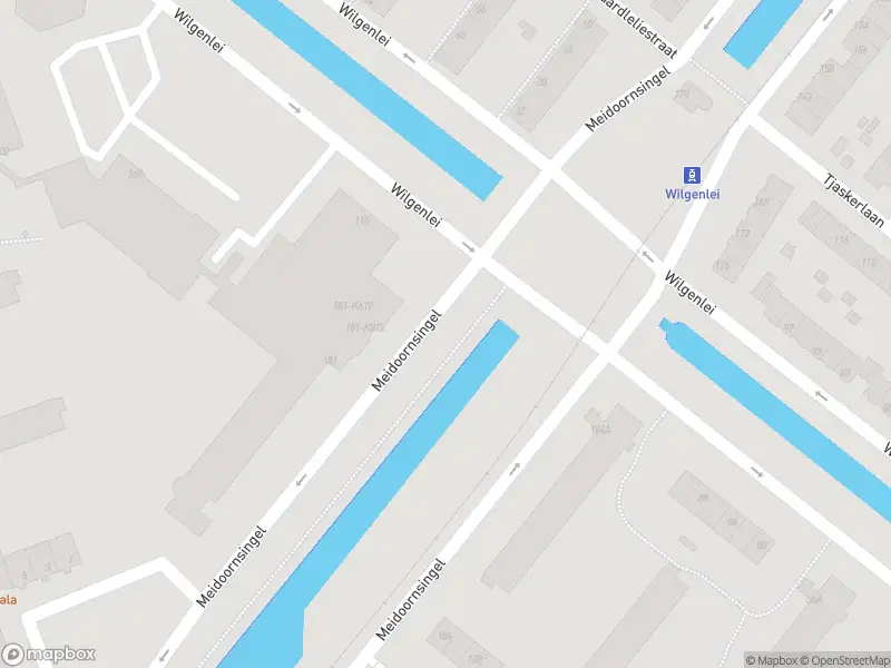 Ambulance met grote spoed naar de Wilgenlei in Rotterdam