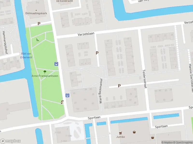 Ambulance met gepaste spoed naar de Wiardi Beckmanhof in Gouda