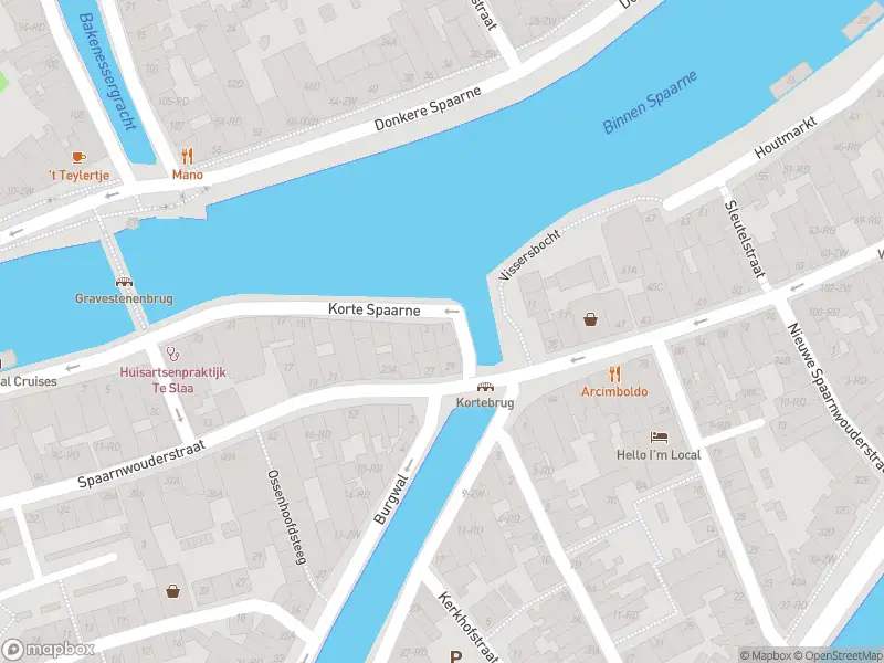 Ambulance met grote spoed naar de Korte Spaarne in Haarlem