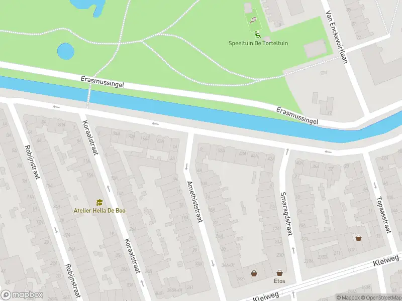 Ambulance met gepaste spoed naar de Amethiststraat in Rotterdam