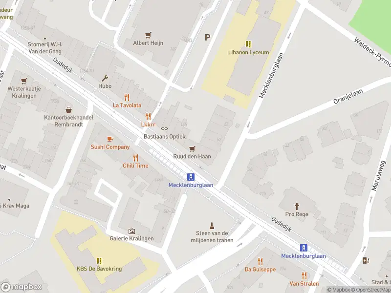 Ambulance met gepaste spoed naar de Oudedijk in Rotterdam