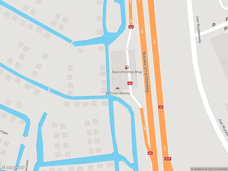 Ambulance met grote spoed naar de Nieuwe Utrechtseweg in Amsterdam