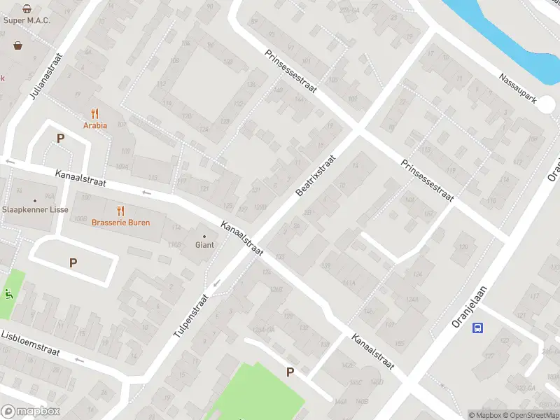 Ambulance met grote spoed naar de Beatrixstraat in Lisse