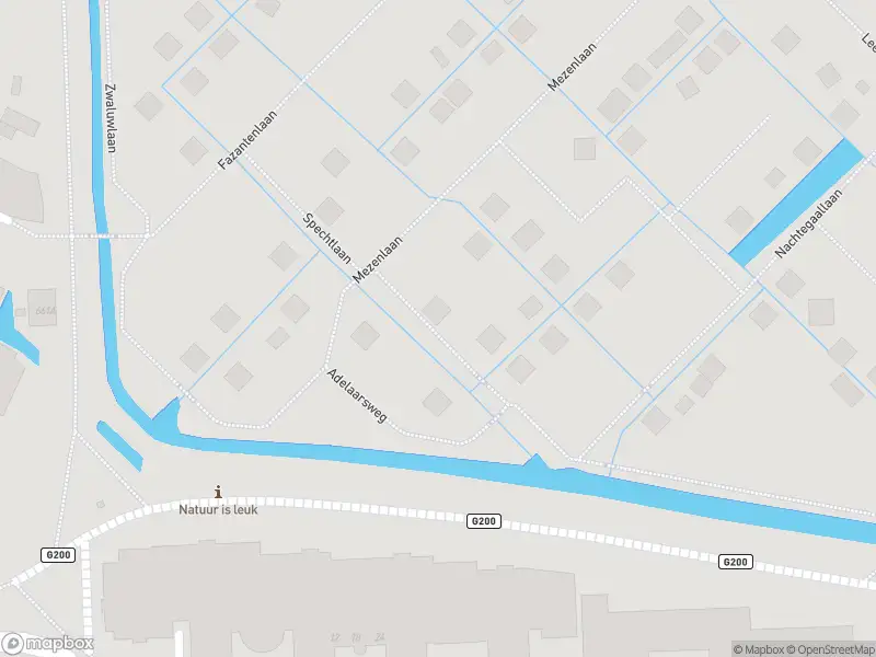 Ambulance met grote spoed naar de Molenwerf in Amsterdam