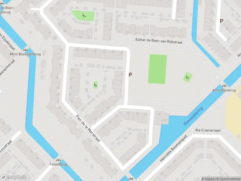 Ambulance met grote spoed naar de Caro van Eyckstraat in Leiden