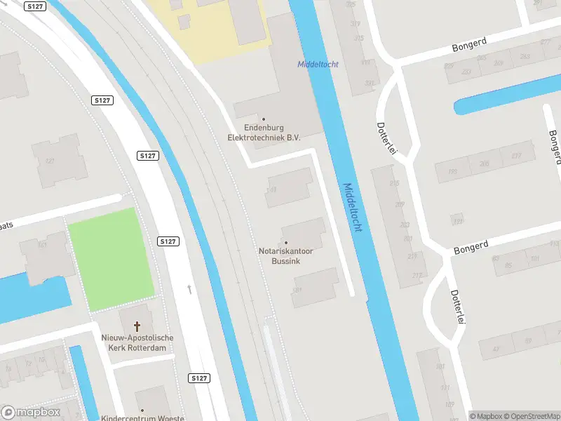 Ambulance met grote spoed naar de Prins Pieter Christiaanstraat in Rotterdam