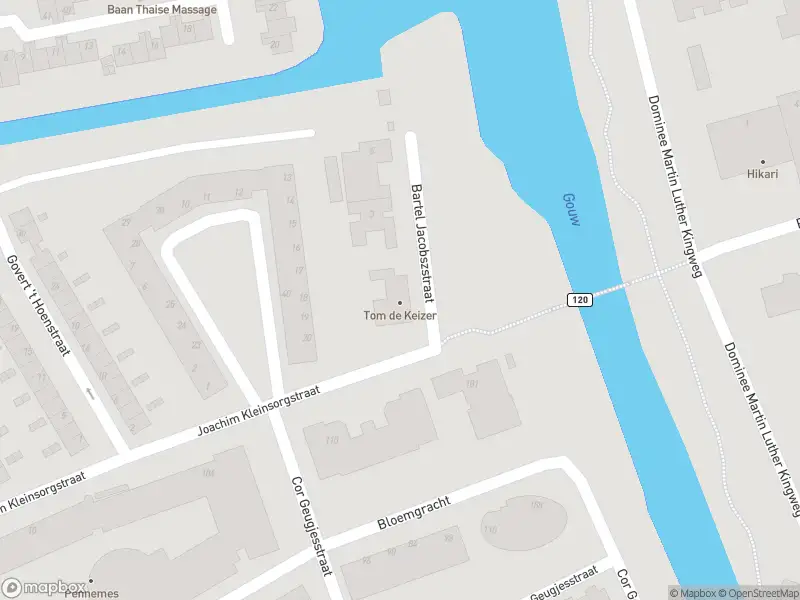 Brandweer met grote spoed naar de Bartel Jacobszstraat in Zaandam vanwege personen te water