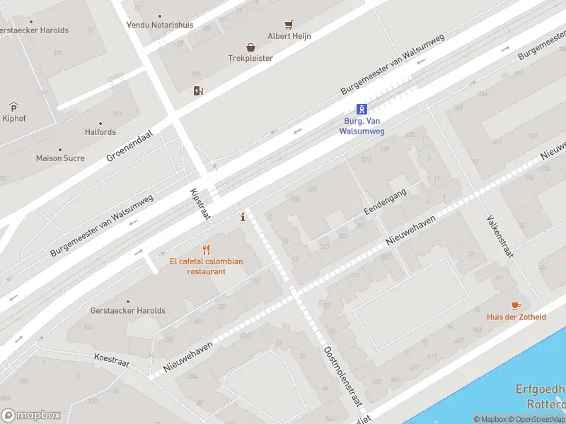 Ambulance met grote spoed naar de Burgemeester van Walsumweg in Rotterdam