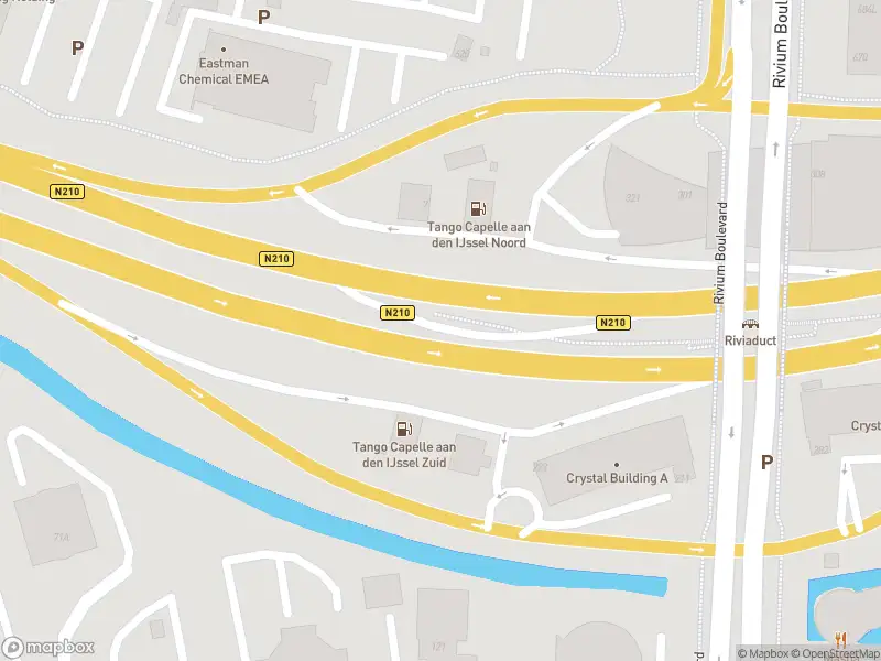 Ambulance met grote spoed naar de Abram van Rijckevorselweg in Capelle aan den IJssel