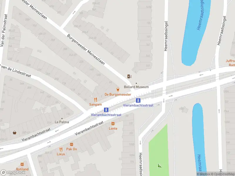 Ambulance met gepaste spoed naar de Burgemeester Meineszlaan in Rotterdam