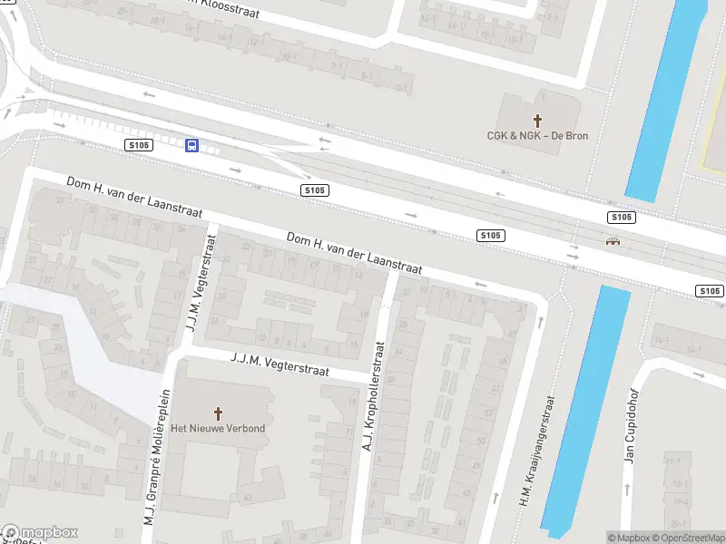 Ambulance met gepaste spoed naar de Dom H. van der Laanstraat in Amsterdam