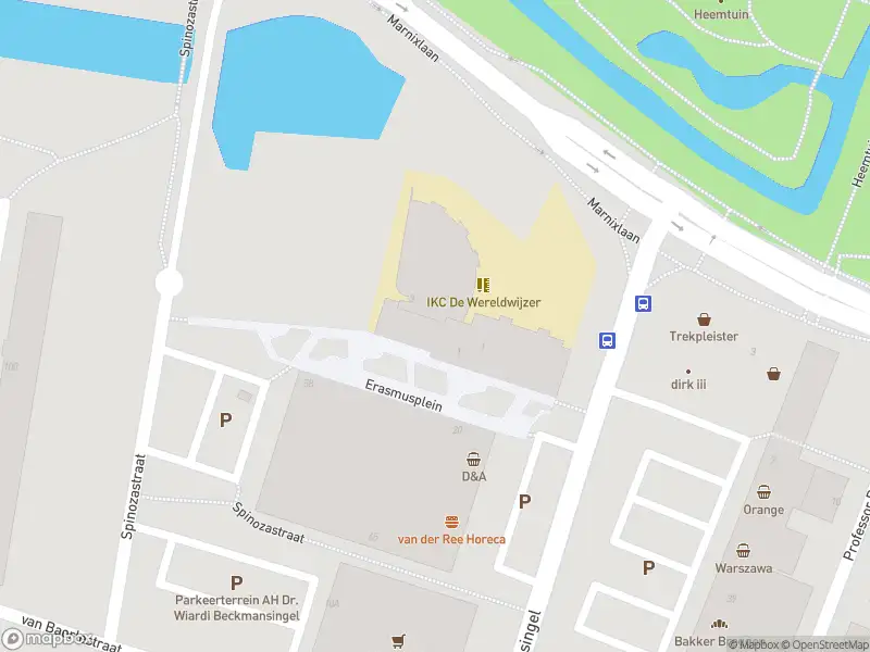 Ambulance met grote spoed naar de Erasmusplein in Vlaardingen