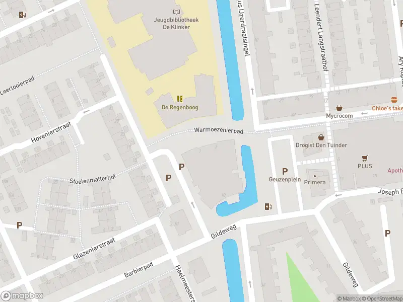 Ambulance met grote spoed naar de Warmoezenierpad in Schiedam