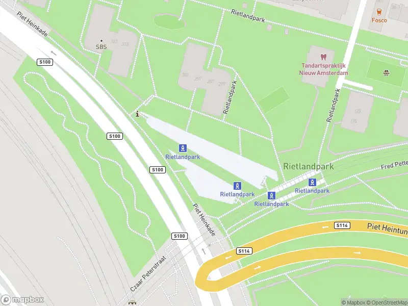 Ambulance met grote spoed naar de C. van Eesterenlaan in Amsterdam