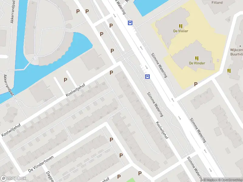 Ambulance met grote spoed naar de Koolwitjehof in Schiedam