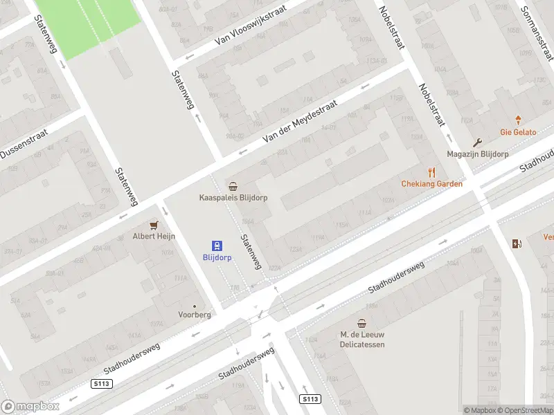 Ambulance met gepaste spoed naar de Bentinckplein in Rotterdam