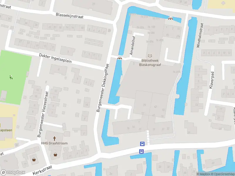 Ambulance met grote spoed naar de Burgemeester Dekkingstraat in Bleskensgraaf