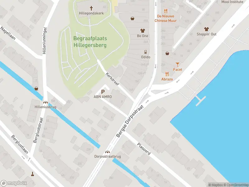 Ambulance met gepaste spoed naar de Bergse Dorpsstraat in Rotterdam