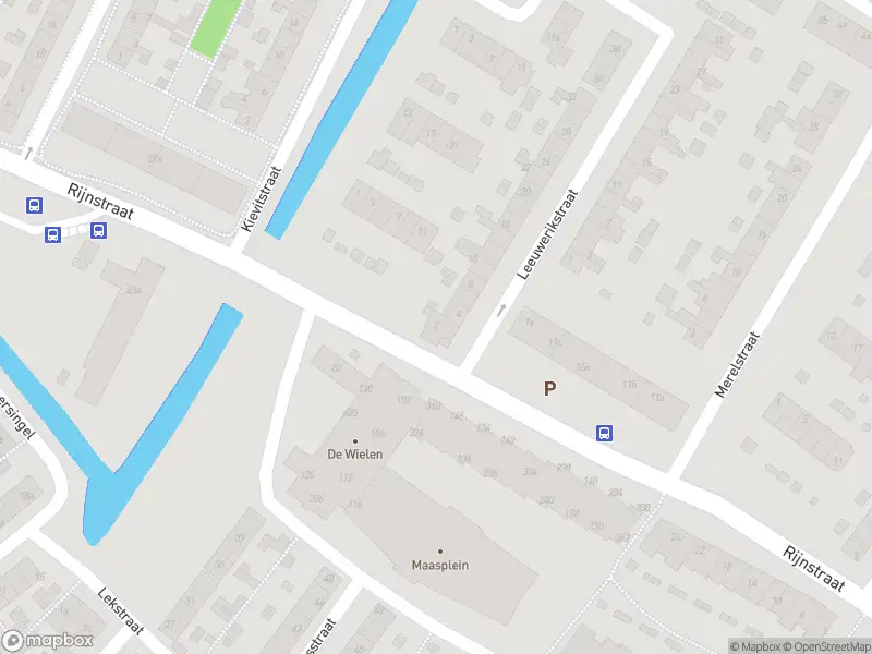 Ambulance met gepaste spoed naar de Leeuwerikstraat in Alblasserdam