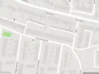 Politie naar de Schoolstraat in Almelo vanwege aanrijding met letsel