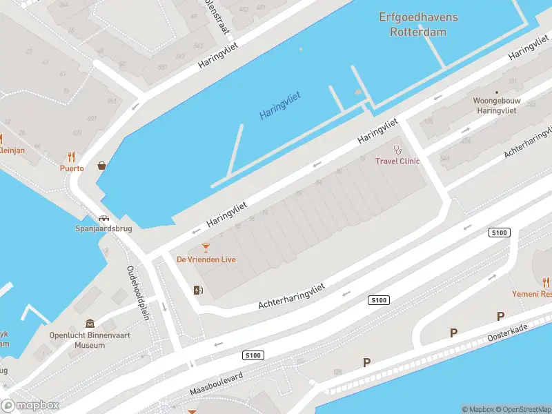 Ambulance met grote spoed naar de Haringvliet in Rotterdam