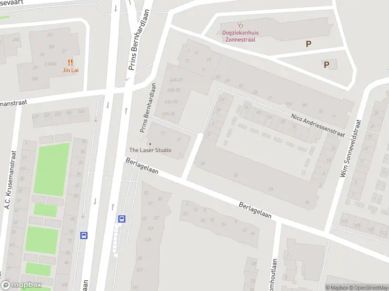 Ambulance met gepaste spoed naar de Nico Andriessenstraat in Haarlem