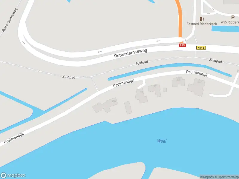 Ambulance met gepaste spoed naar de Pruimendijk in Ridderkerk