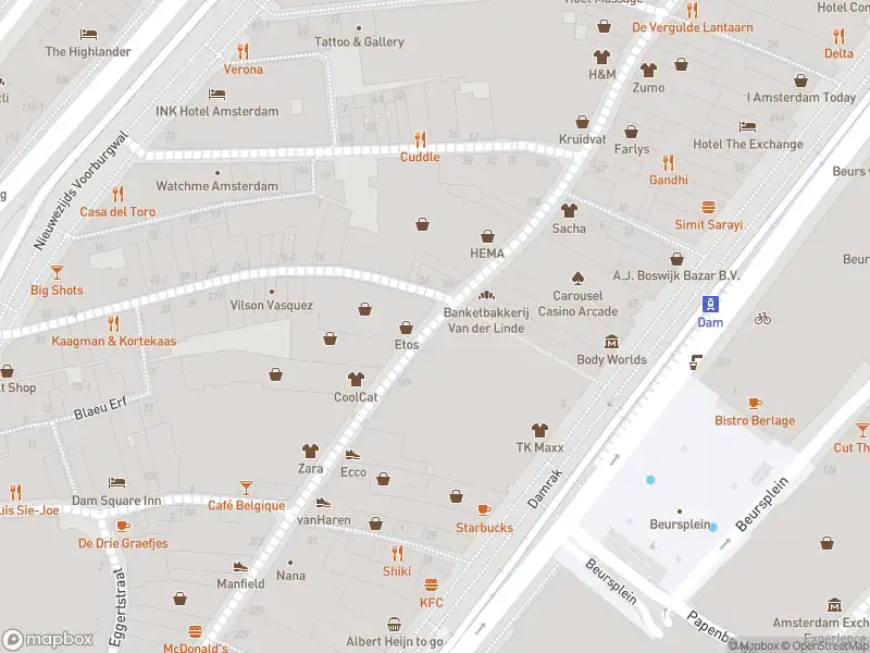 Ambulance met gepaste spoed naar de Sint Nicolaasstraat in Amsterdam