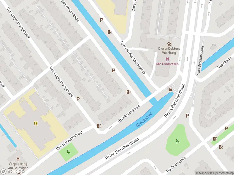 Ambulance met grote spoed naar de Van Woudekade in Voorburg