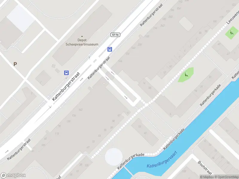 Ambulance met gepaste spoed naar de Kattenburgerplein in Amsterdam
