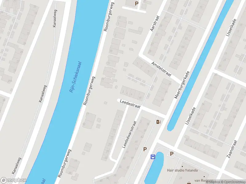 Ambulance met gepaste spoed naar de Leedestraat in Leiden