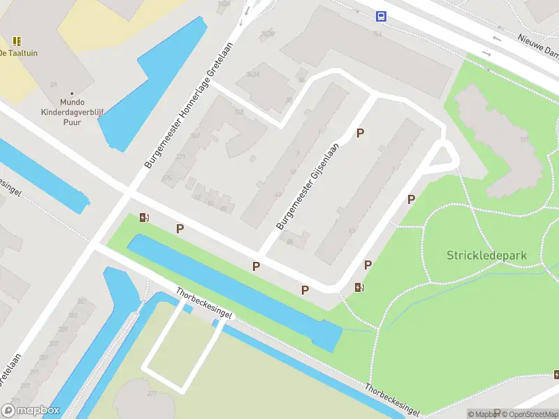 Ambulance met gepaste spoed naar de Burgemeester Gijsenlaan in Schiedam
