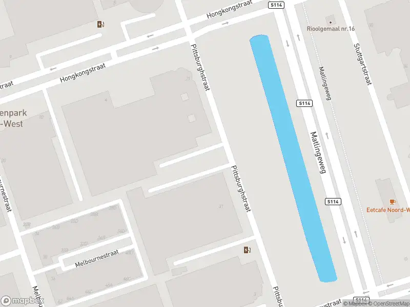 Ambulance met gepaste spoed naar de Pittsburghstraat in Rotterdam