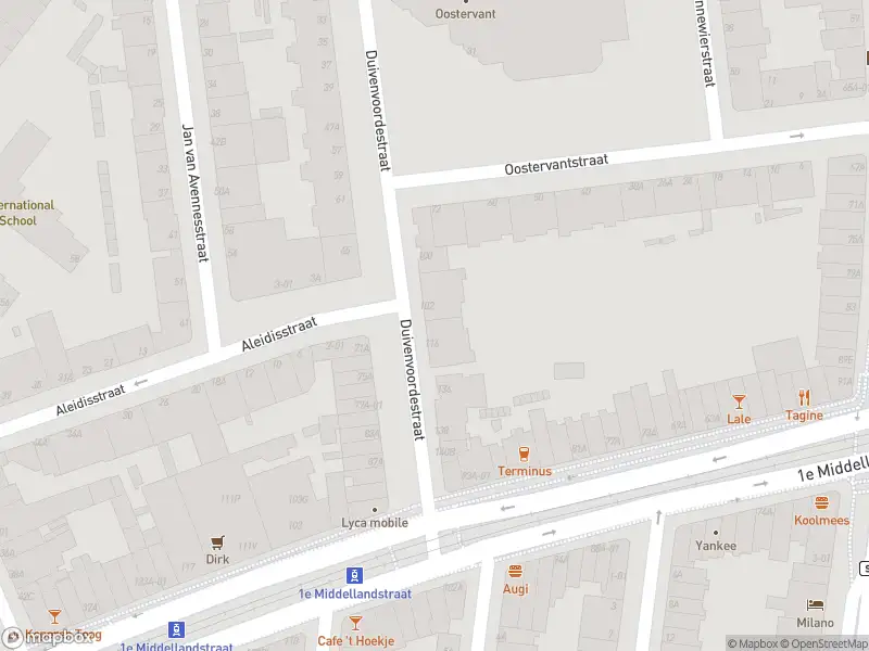 Ambulance met grote spoed naar de Duivenvoordestraat in Rotterdam