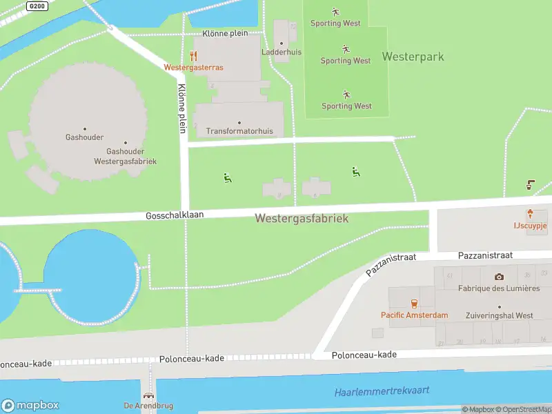 Ambulance met grote spoed naar de Gosschalklaan in Amsterdam