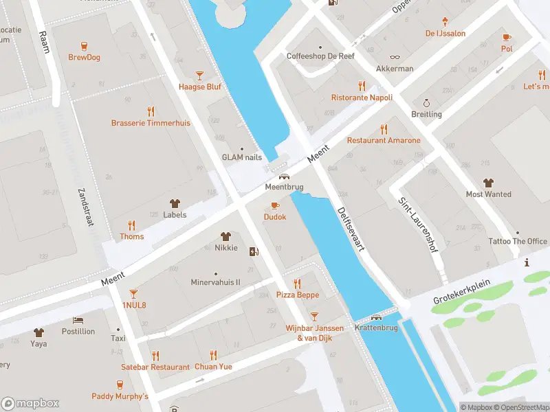 Ambulance met grote spoed naar de Meent in Rotterdam