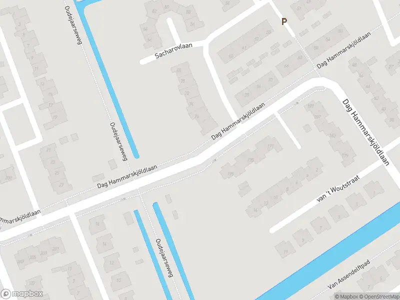 Ambulance met grote spoed naar de Dag Hammarskjöldlaan in Hellevoetsluis