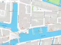 Ambulance met gepaste spoed naar de West Havenstraat in Leiden