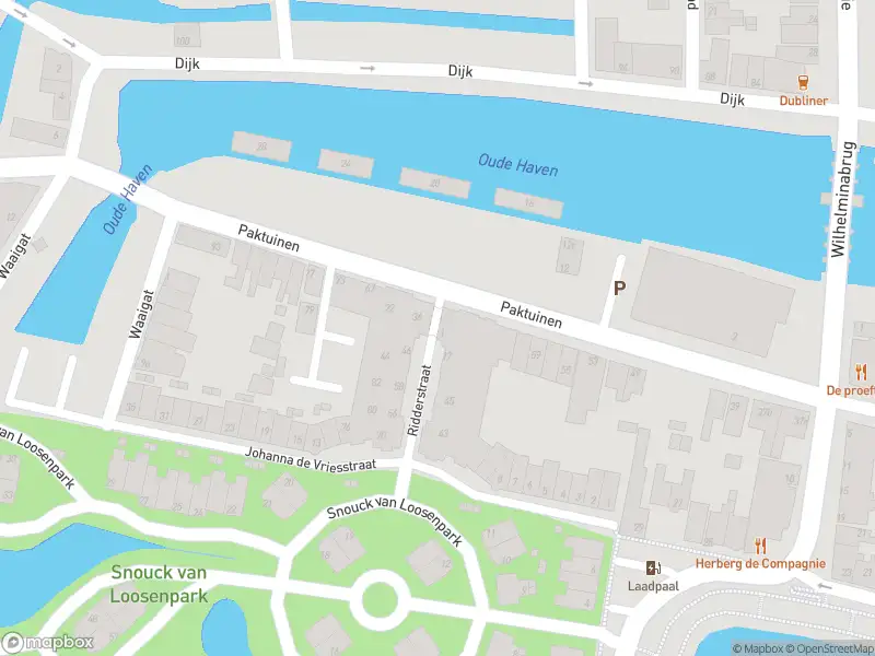 Ambulance met grote spoed naar de Ridderstraat in Enkhuizen