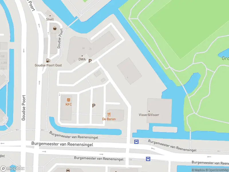 Brandweer met grote spoed naar de Nieuwe Gouwe O.Z. in Gouda vanwege afhijsen patient