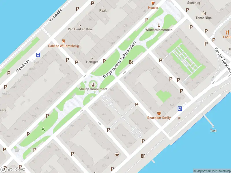Brandweer met gepaste spoed naar de Burgemeester Hoffmanstraat in Rotterdam vanwege afhijsen patient